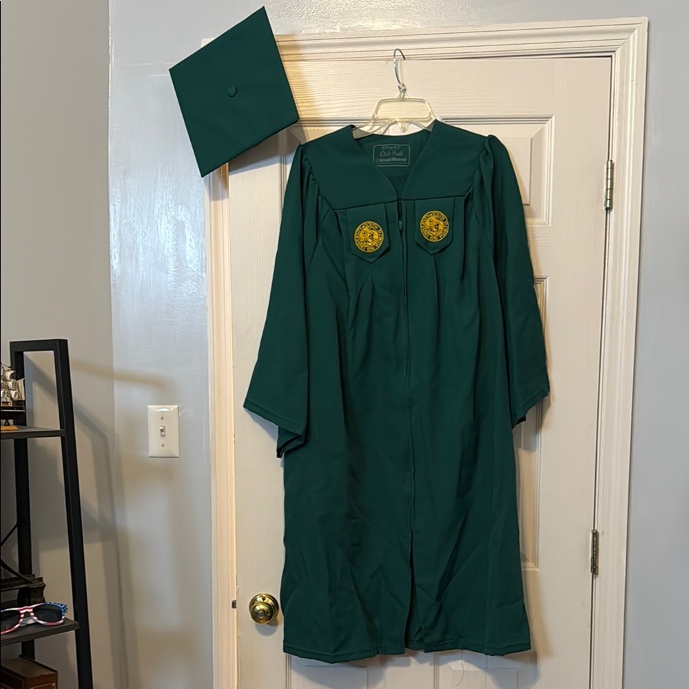 USF Green Bachelors Graduation Cap & Gown Set, 5’0- 5’2